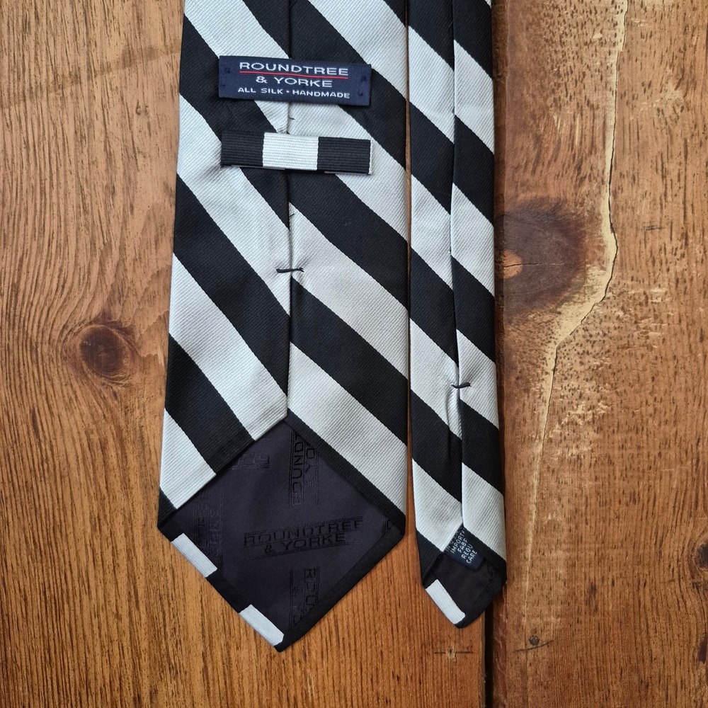 Roundtree & Yorke Black Silver Striped Silk Tie Handmade USA Necktie